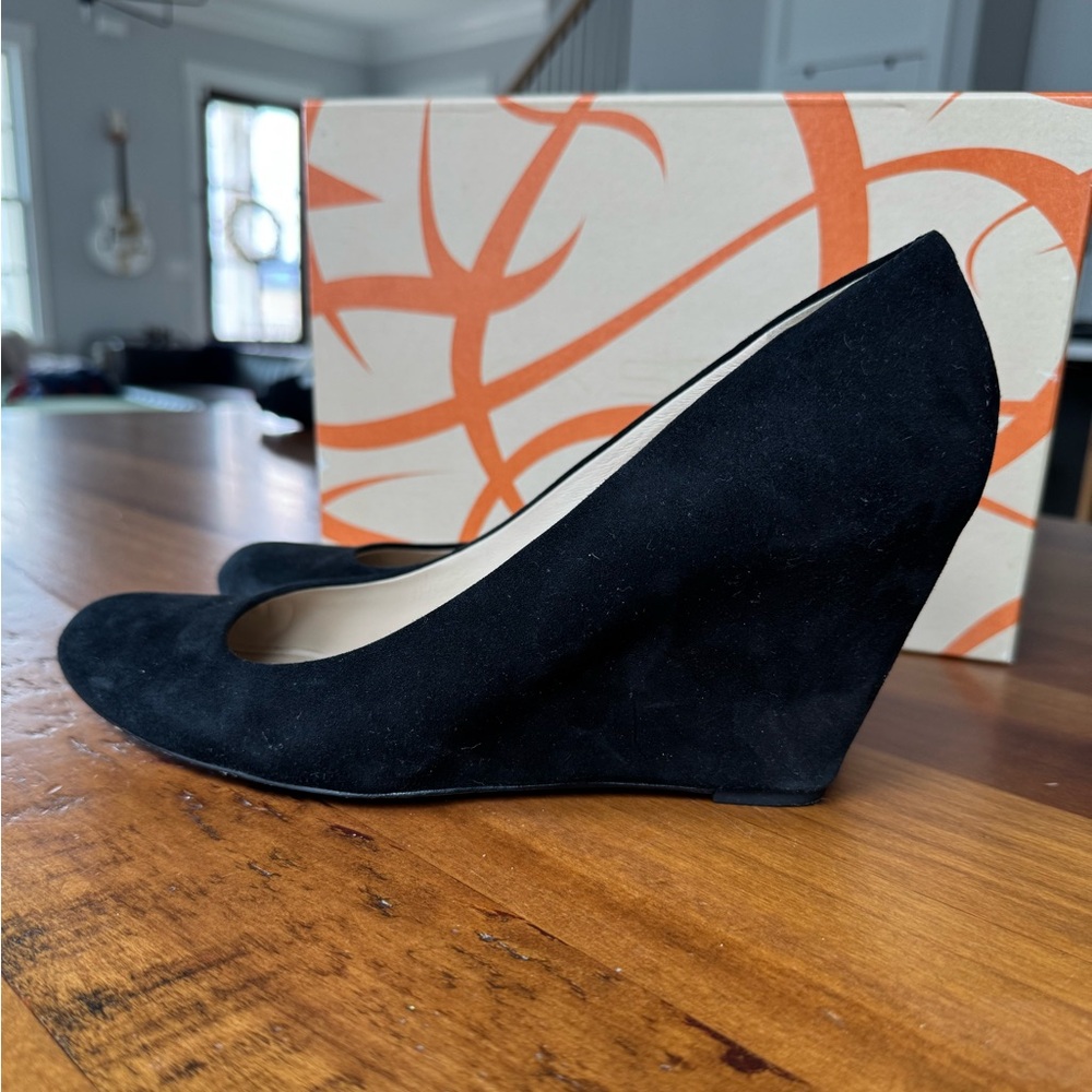 Via Spiga V-Darby Suede Wedge Pumps – Black – Size 10
